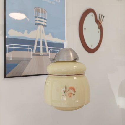 tanskalainen sovekammer lampe kukkakuvioilla