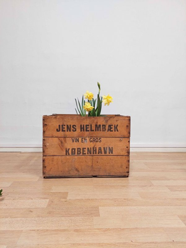 Vanha puinen viinilaatikko, Jens Helmbæk København