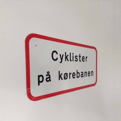 Cyklister på kørebanen kyltti