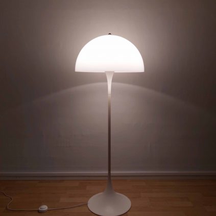 Panthella -lattivalaisin, Verner Panton, Louis Poulsen
