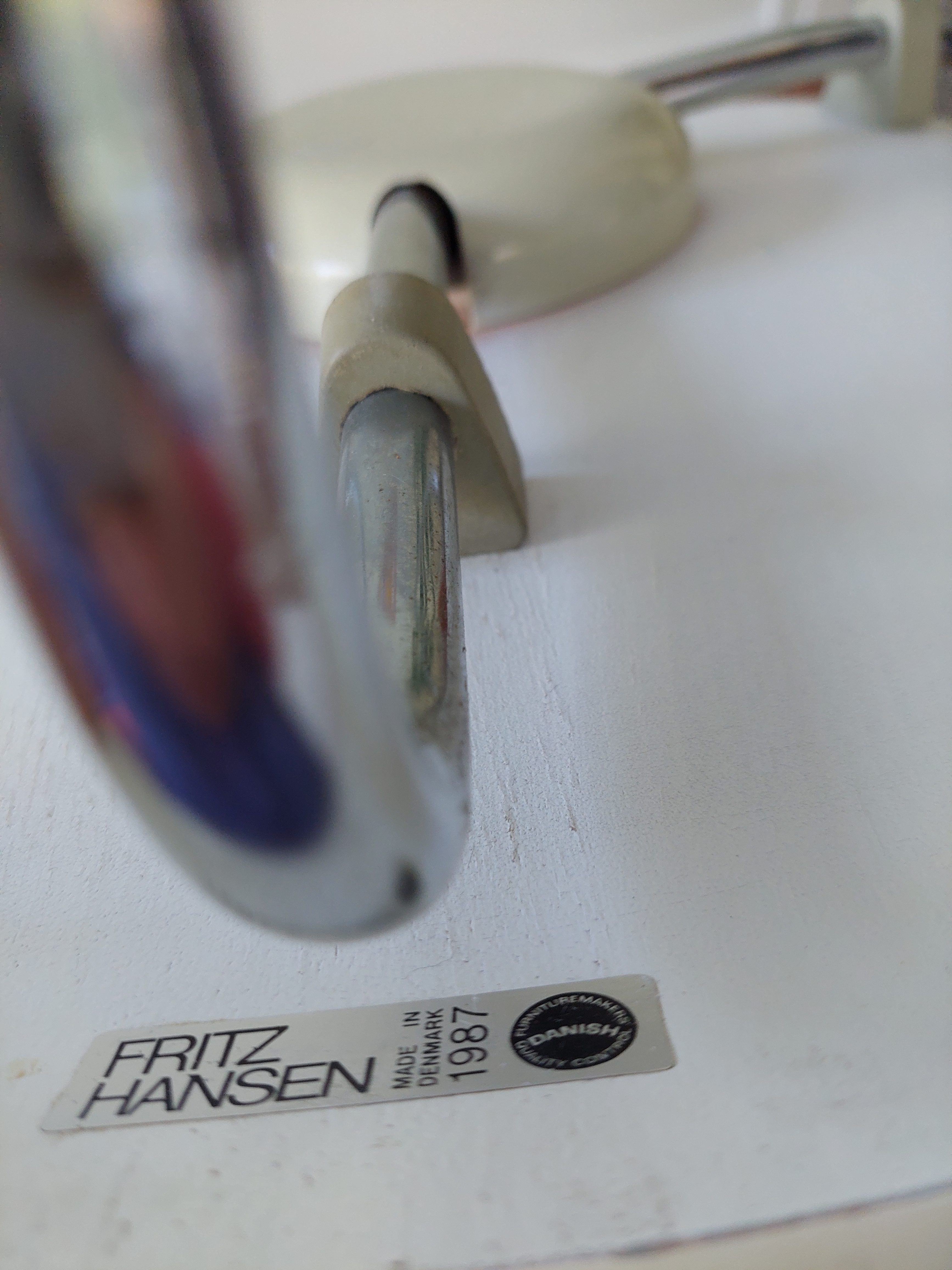 4kpl peittomaalattu valkoinen Muurahaistuoli, Arne Jacobsen - Image 6