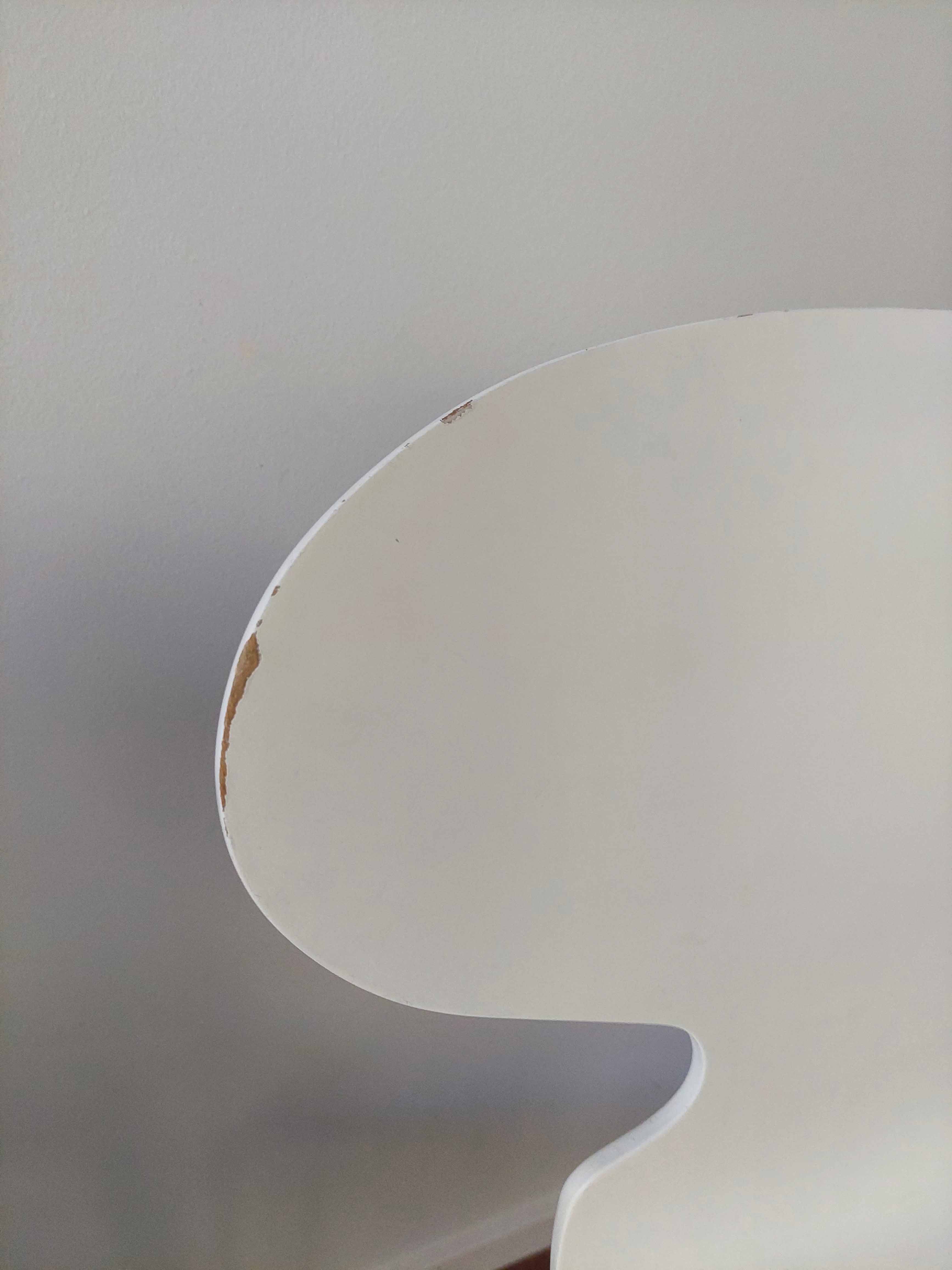 4kpl peittomaalattu valkoinen Muurahaistuoli, Arne Jacobsen - Image 8