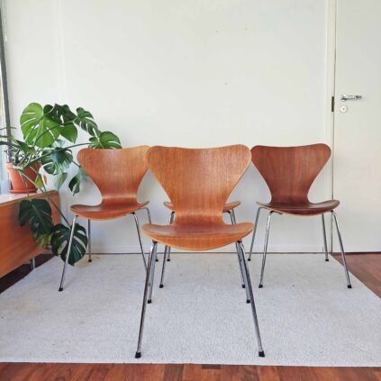 Teak seiskatuolit, Arne Jacosen, Fritz Hansen