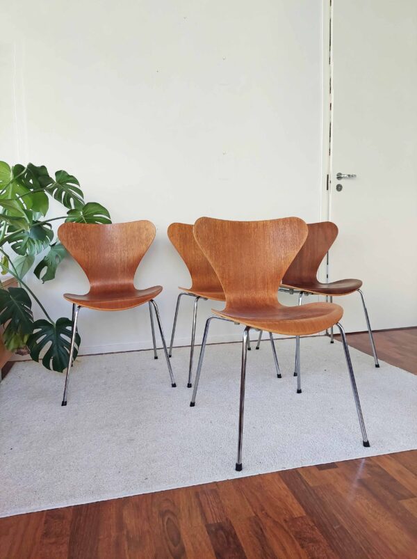 Teak seiskatuolit, Arne Jacosen, Fritz Hansen