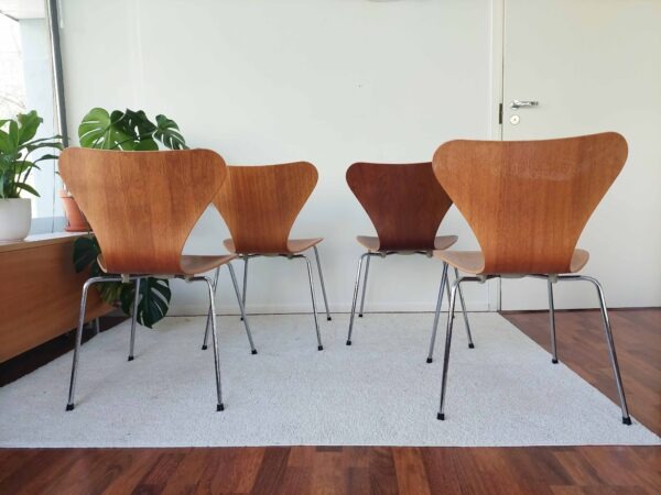 Teak seiskatuolit, Arne Jacosen, Fritz Hansen
