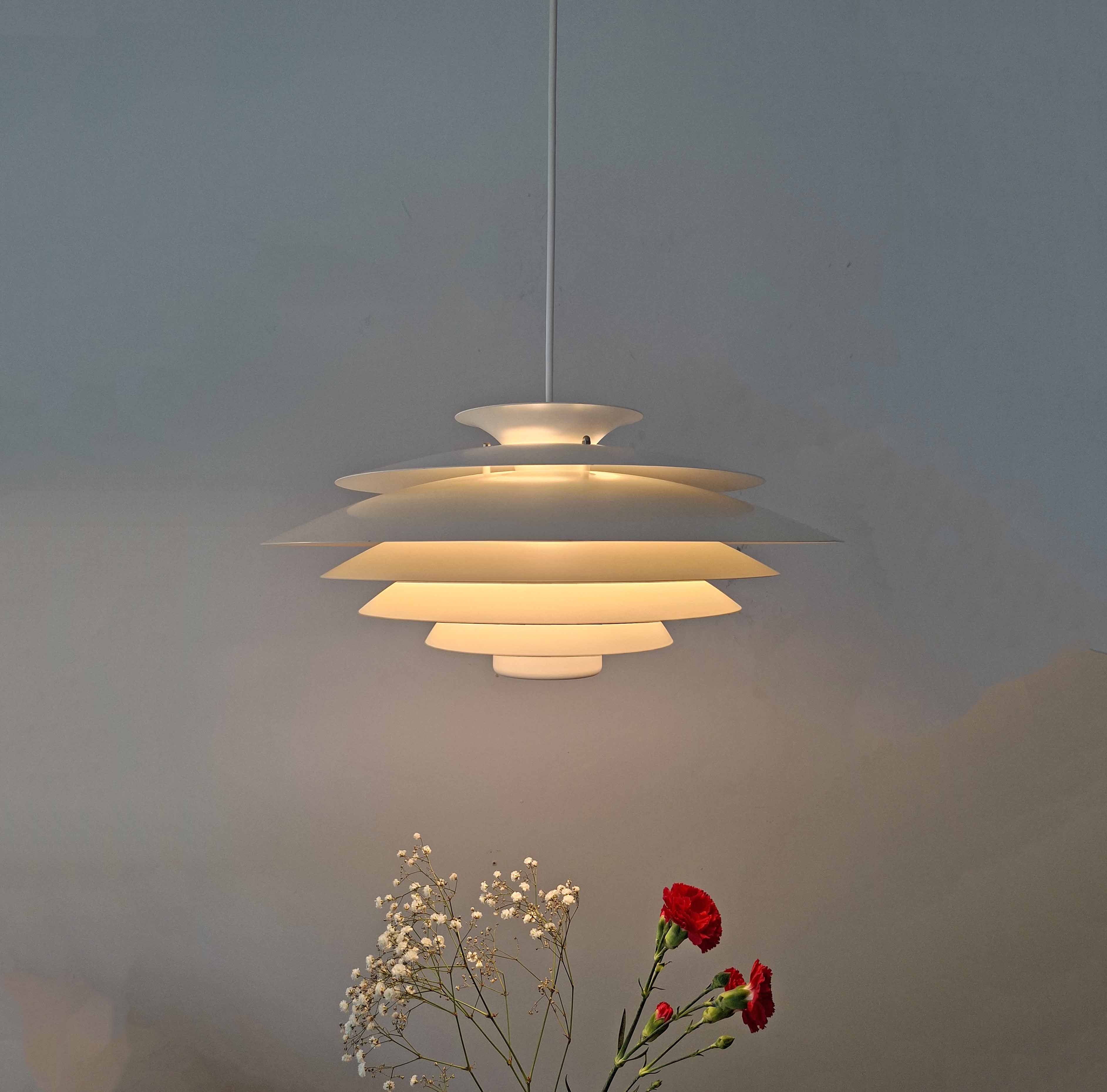 Tanskalainen riippuvalaisin 1970-luvulta, Form Light