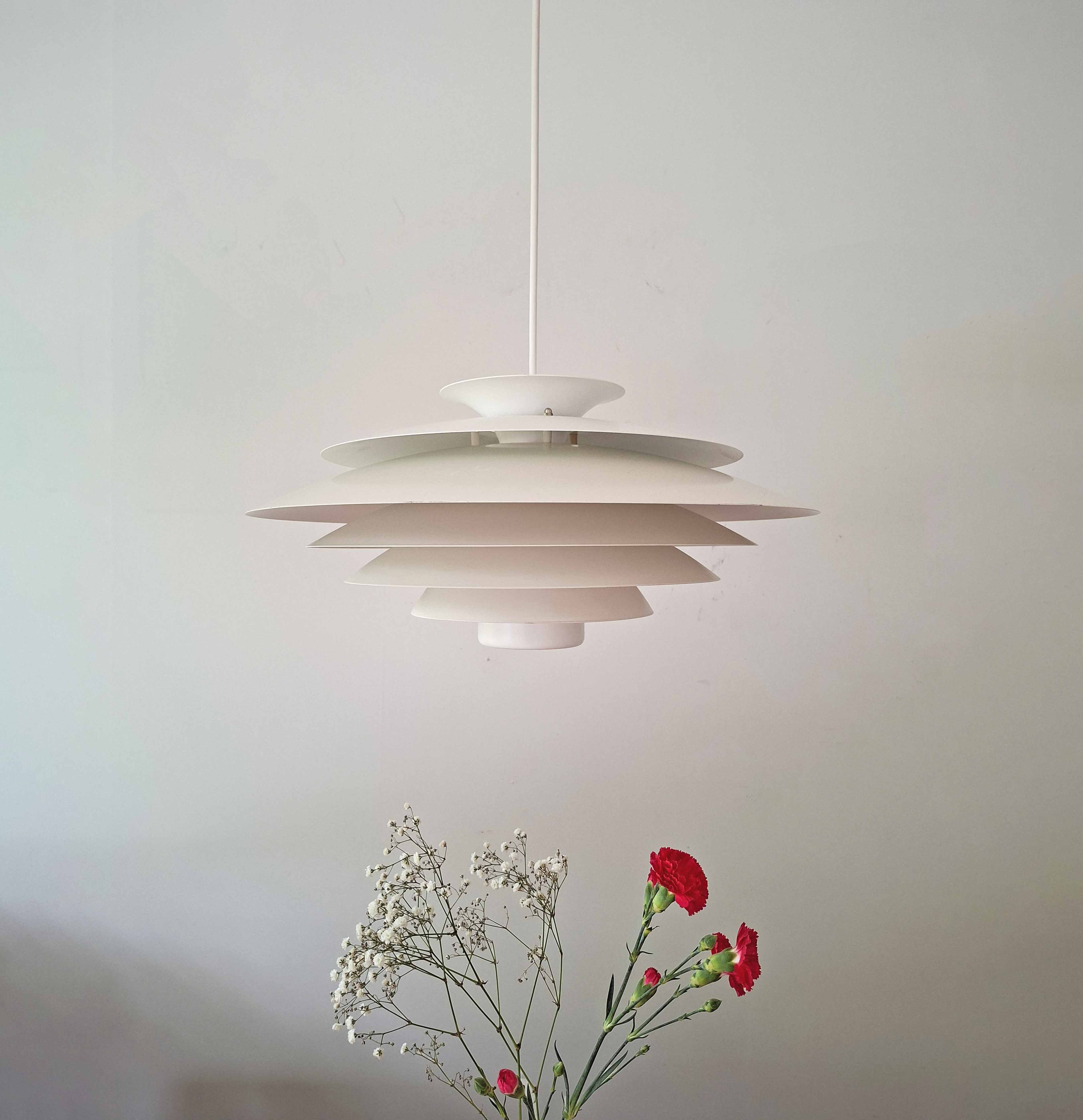 Tanskalainen riippuvalaisin 1970-luvulta, Form Light