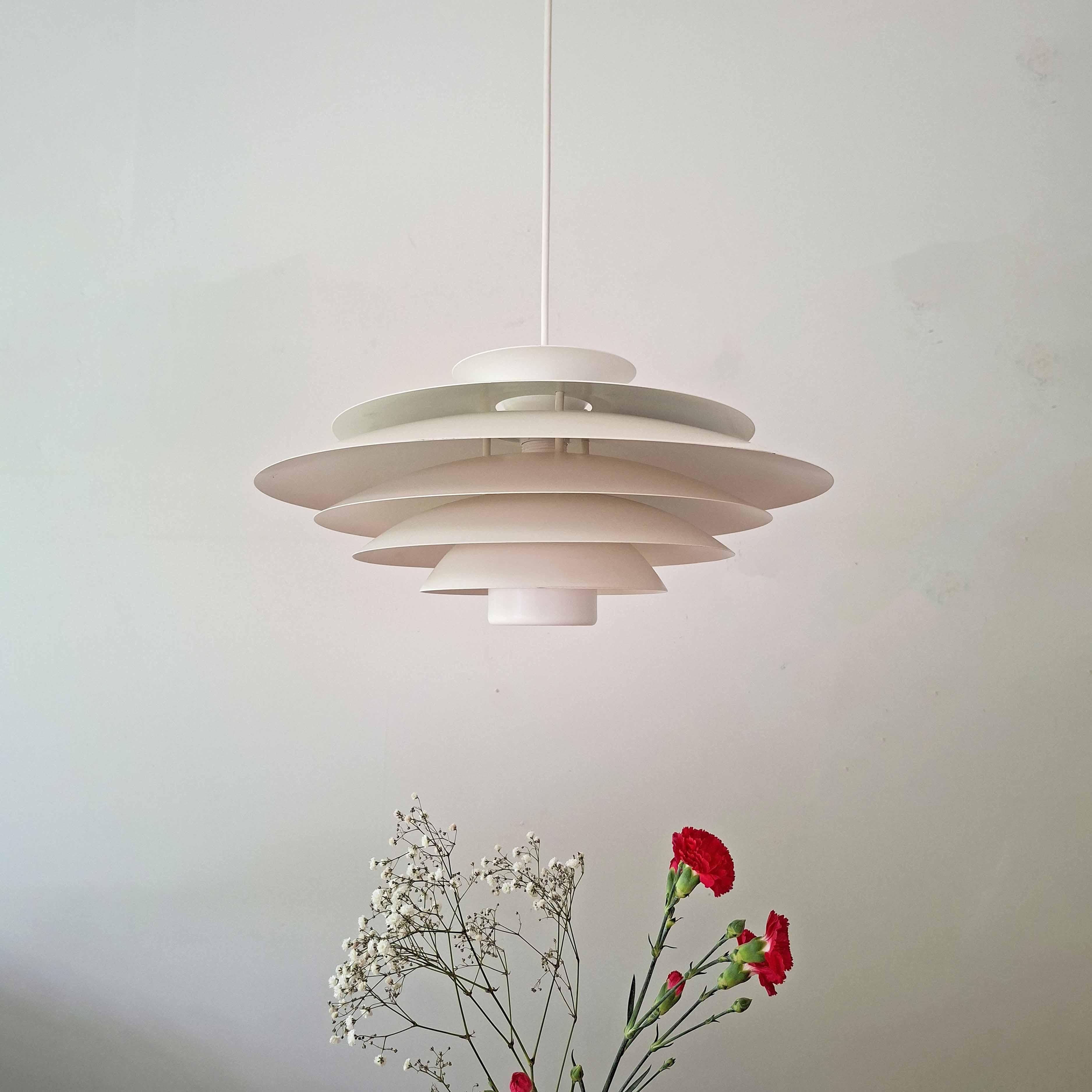 Tanskalainen riippuvalaisin 1970-luvulta, Form Light