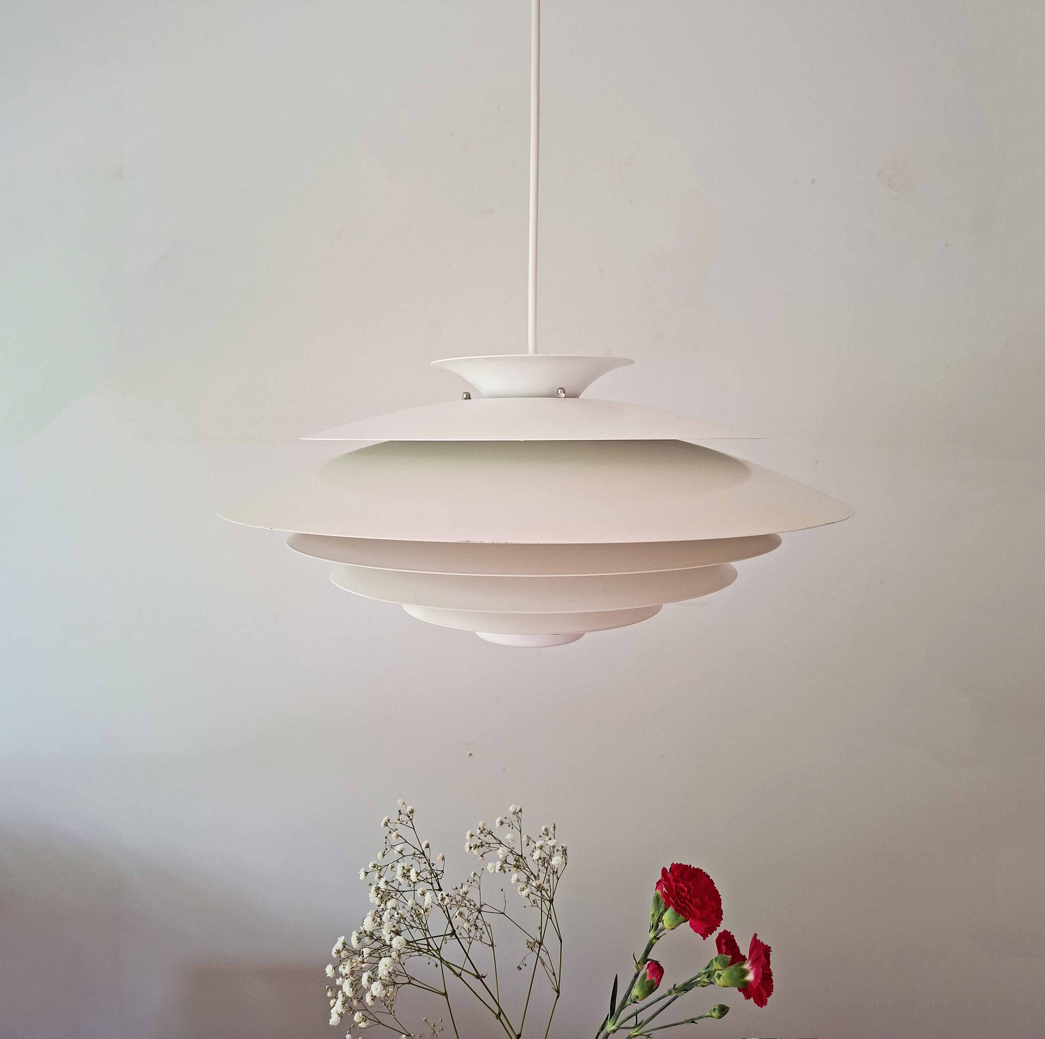 Tanskalainen riippuvalaisin 1970-luvulta, Form Light