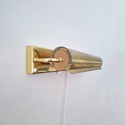 Messinkinen seinävalaisin 1970-luvulta, Öia