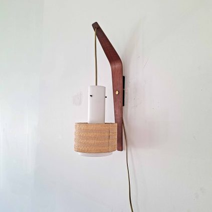 Maitolasi teak seinävalaisin 1960 -luvulta