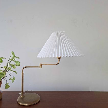 Messinkinen pöytävalaisin, Öia