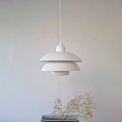 Valkoinen riippuvalaisin 1970-luvulta, Form Light