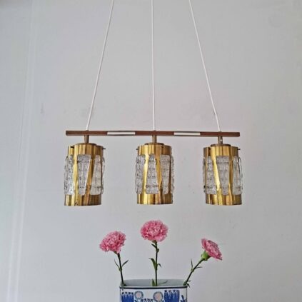 Messinki-kristalli kattovalaisin kolmella kupolilla