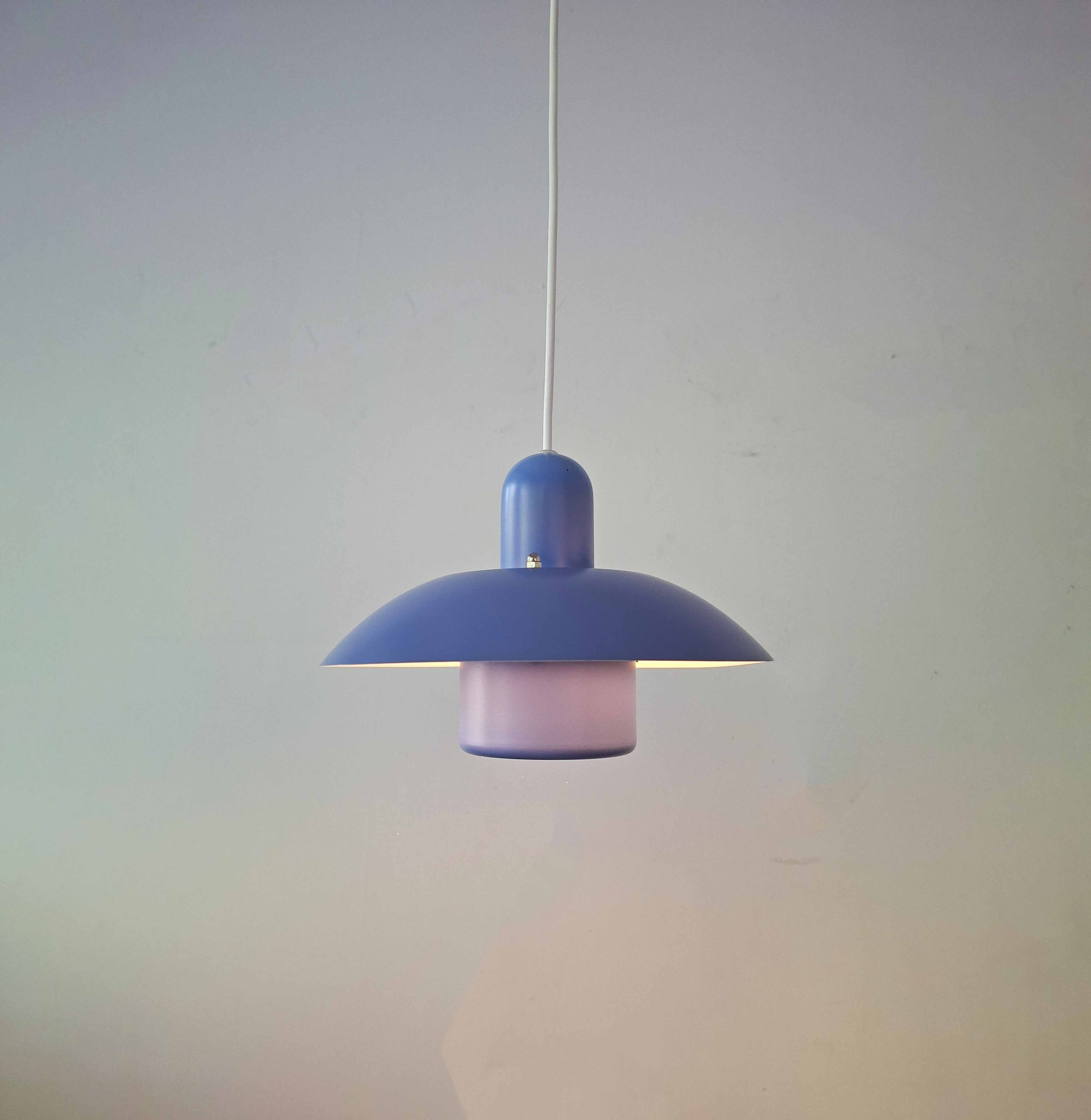 Sininen riippuvalaisin 1970-luvulta, Form Light