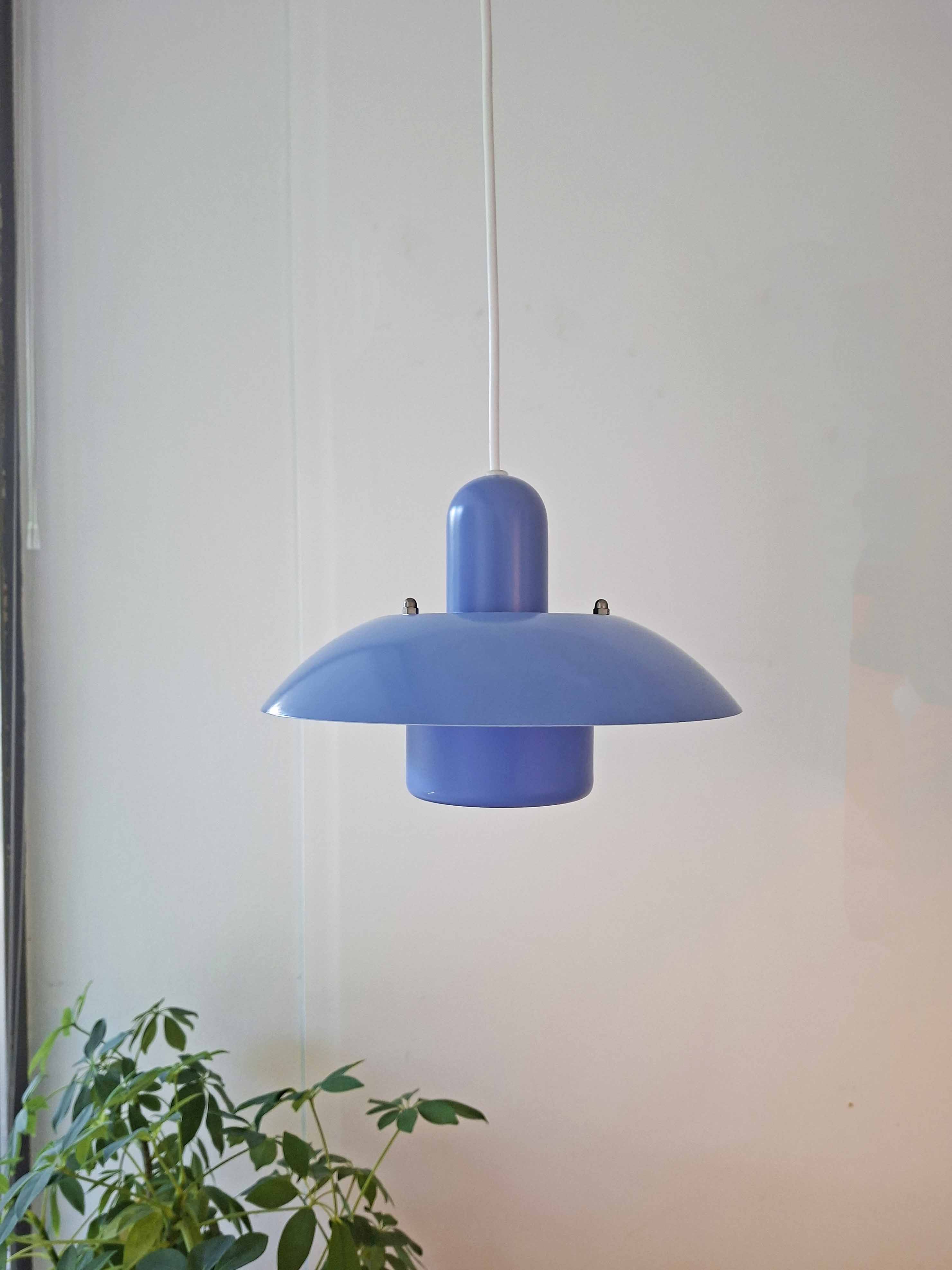 Sininen riippuvalaisin 1970-luvulta, Form Light