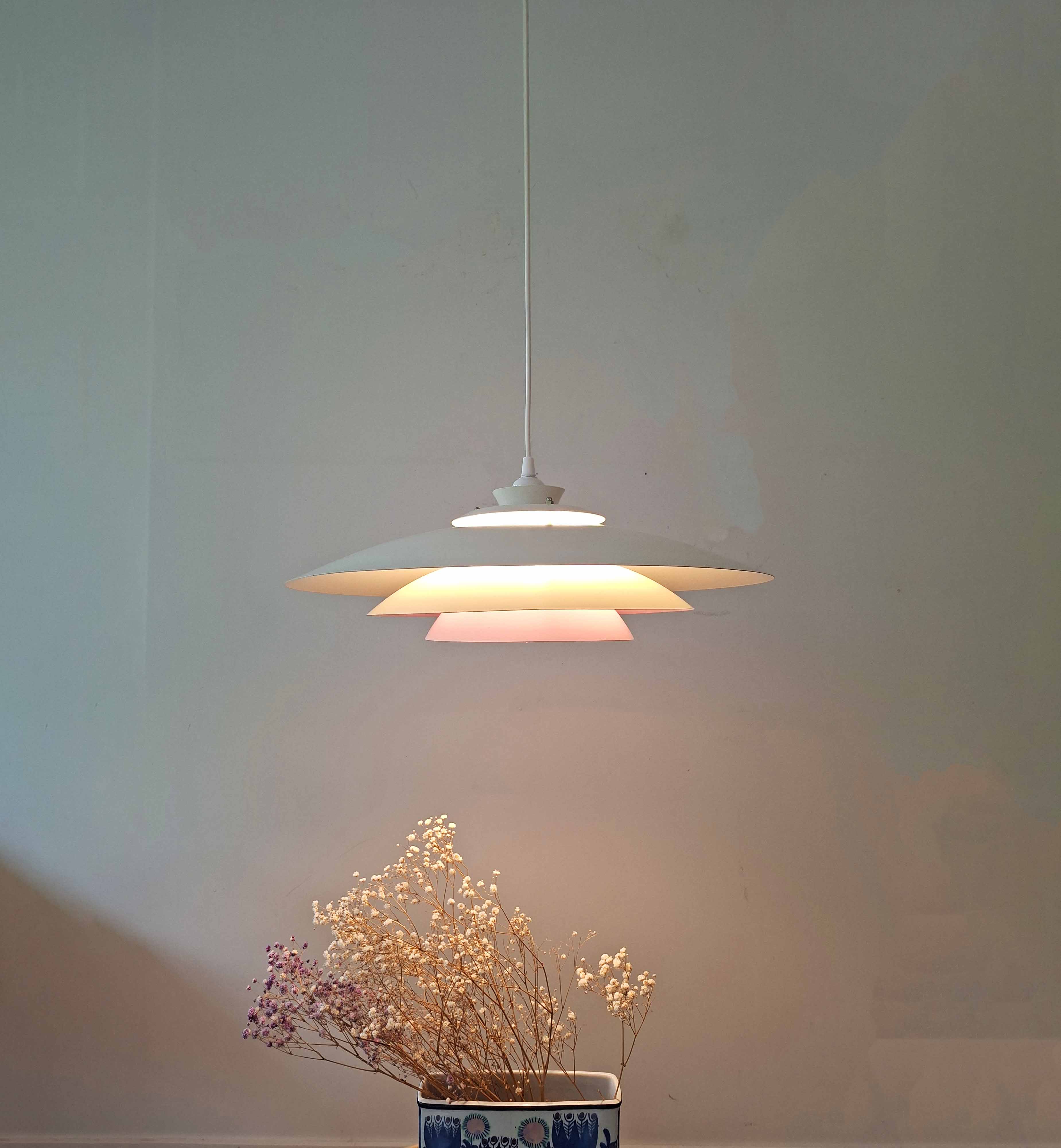 Tanskalainen riippuvalaisin 1970-luvulta, Form Light