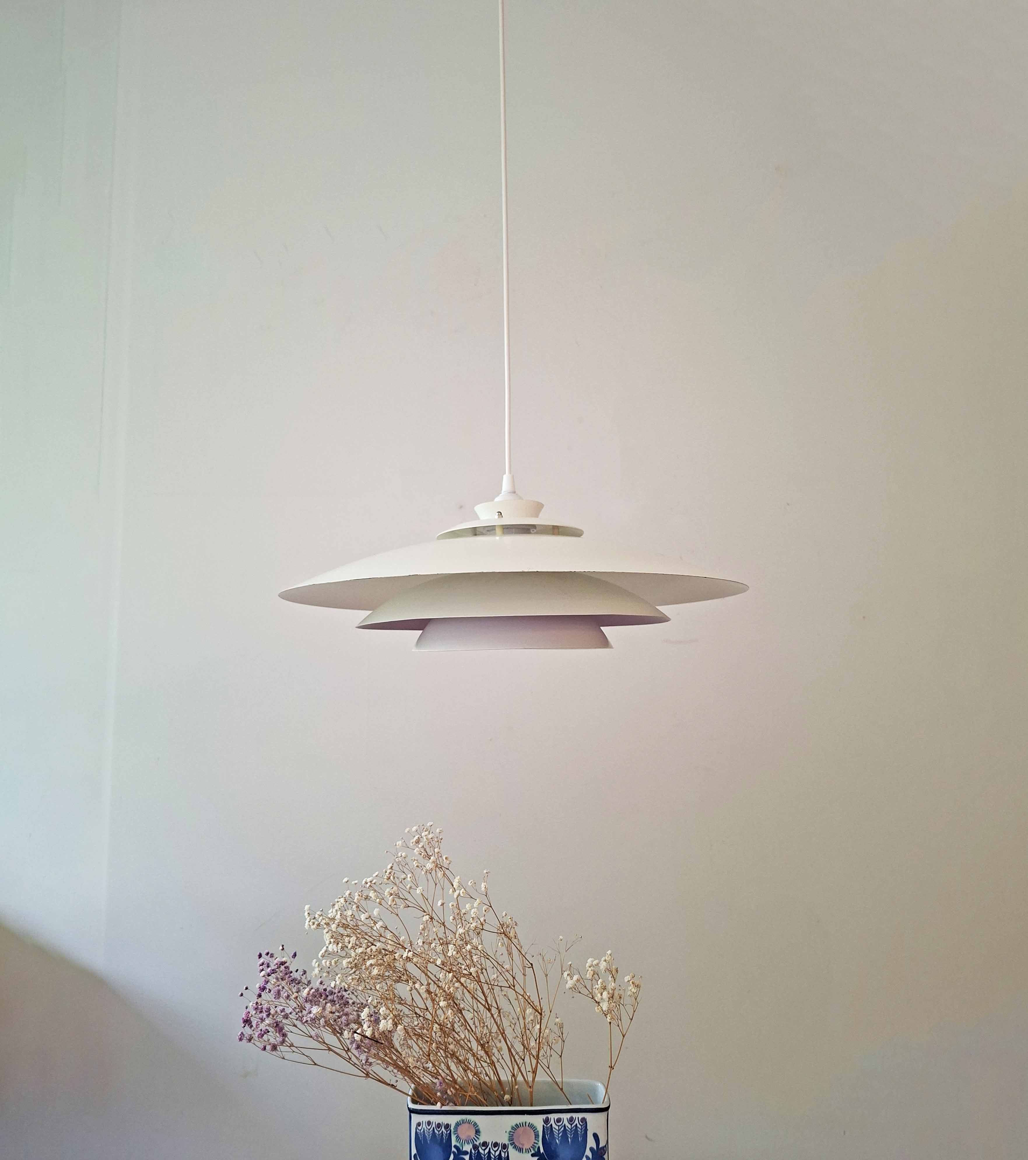 Tanskalainen riippuvalaisin 1970-luvulta, Form Light